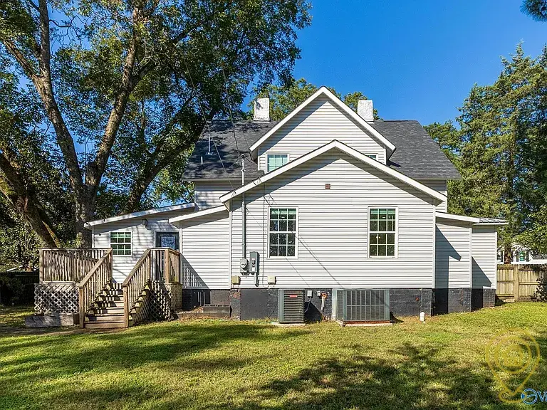 Selling Charming Colonial in Birdfield