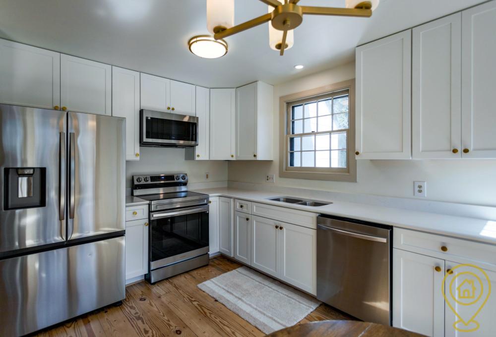 Selling Charming Colonial in Birdfield