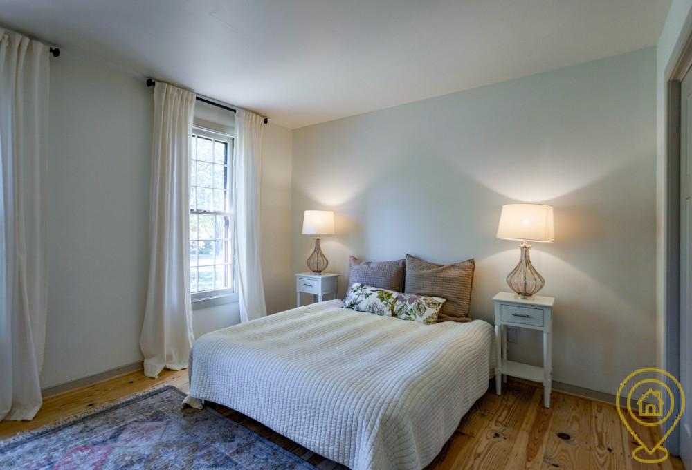 Selling Charming Colonial in Birdfield