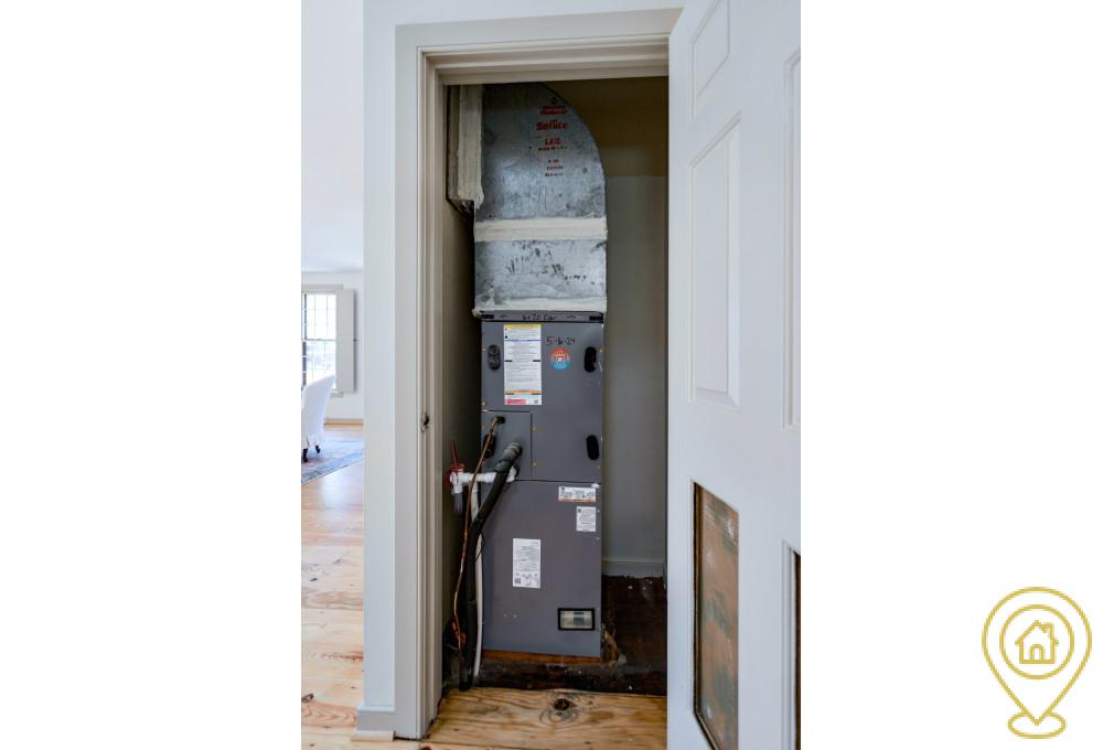 Selling Charming Colonial in Birdfield