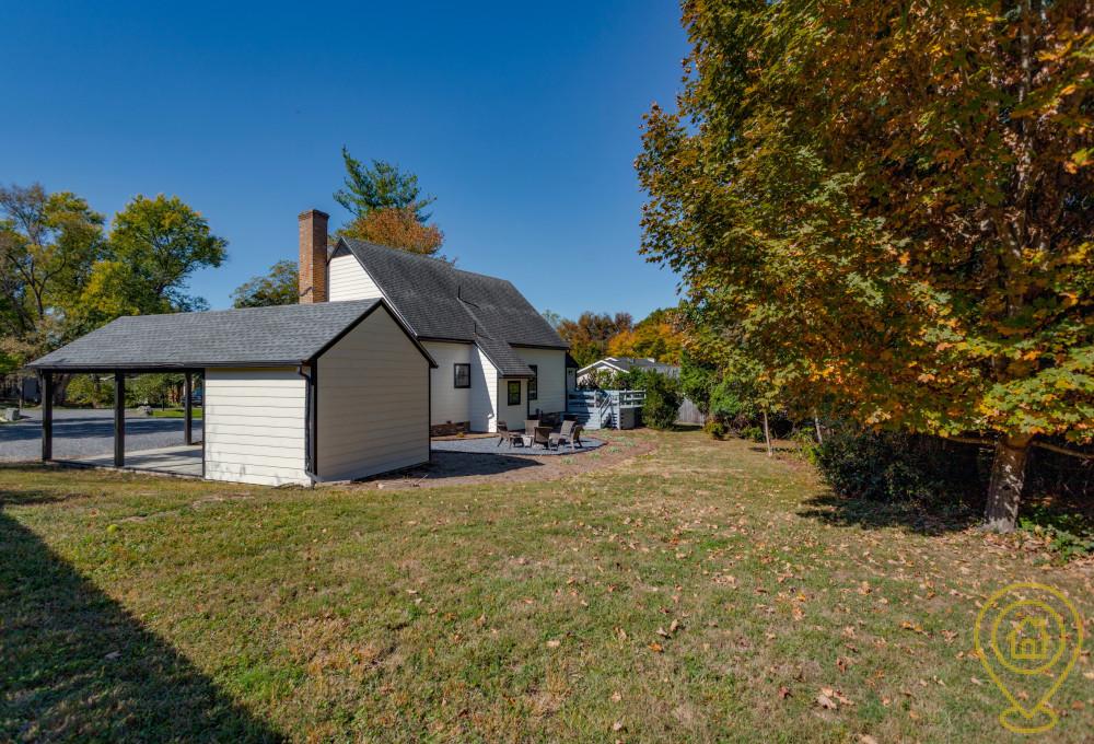 Selling Charming Colonial in Birdfield