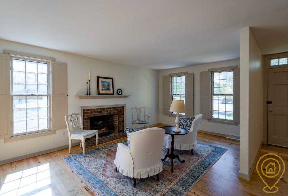 Selling Charming Colonial in Birdfield