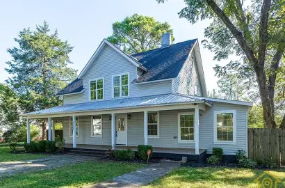 An absolute dream. Fully remodeled lakefront home just minutes to Omaha.