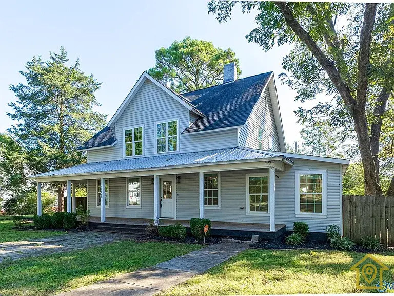 An absolute dream. Fully remodeled lakefront home just minutes to Omaha. An absolute dream. Fully remodeled lakefront home just minutes to Omaha.