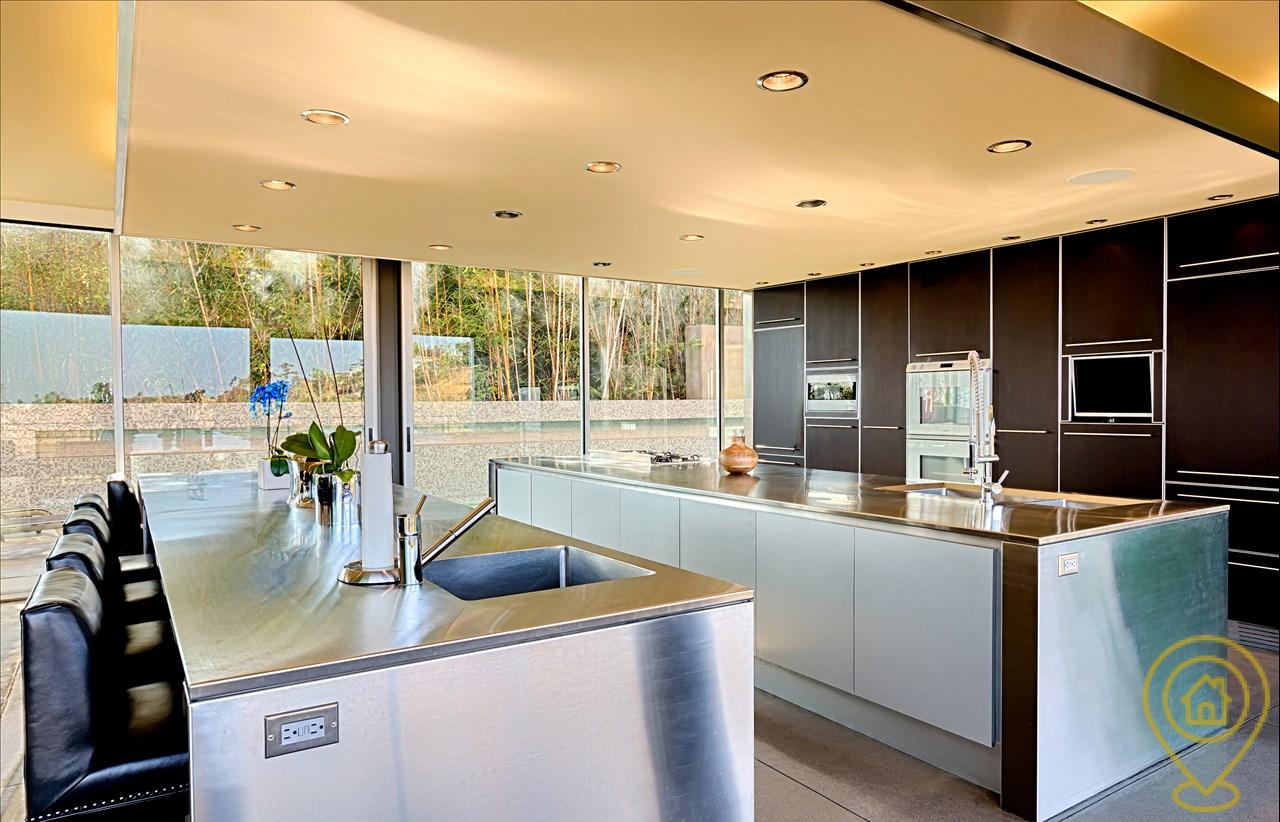 Brand New 1 Bedroom Apartment In First Class Location